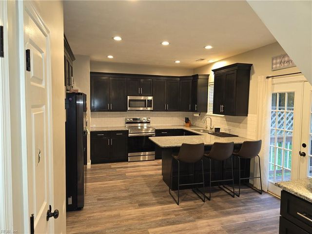 6754 Burbage Lake CIR, Suffolk, VA 23435