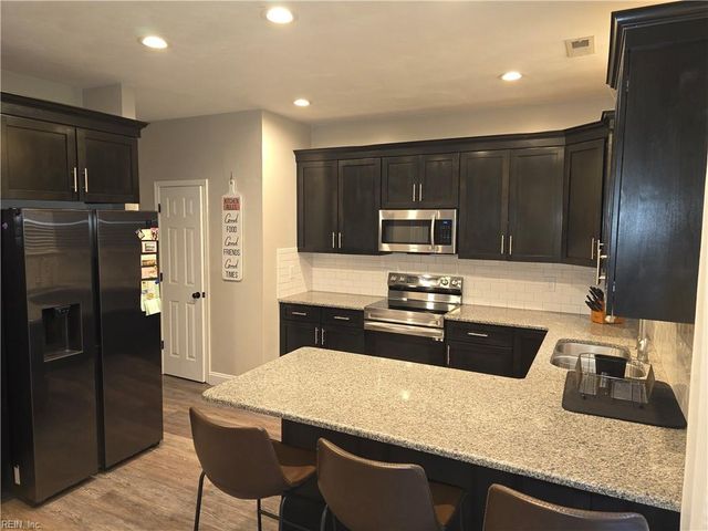 6754 Burbage Lake CIR, Suffolk, VA 23435