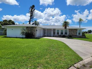 18 GOLFVIEW COURT, Rotonda West, FL 33947