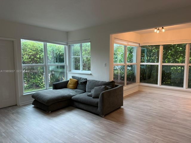 1247 Marseille Dr 16, Miami Beach, FL 33141