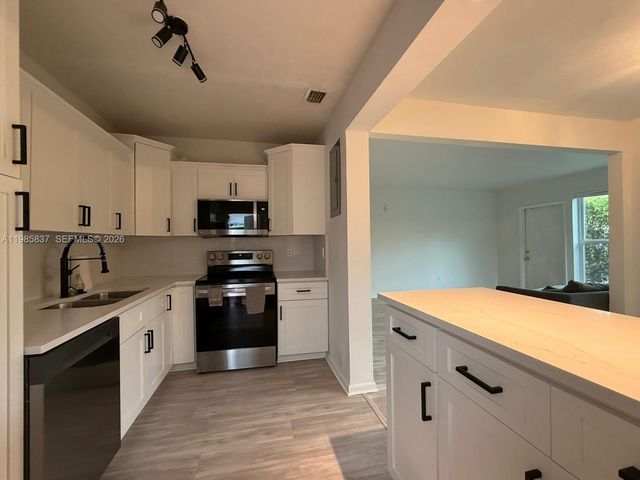 1247 Marseille Dr 16, Miami Beach, FL 33141