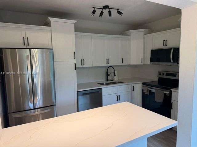 1247 Marseille Dr 16, Miami Beach, FL 33141