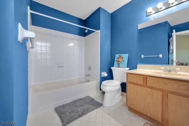 127 Pinehurst Dr, Washington Twp., NJ 07882