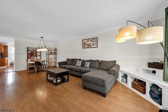 127 Pinehurst Dr, Washington Twp., NJ 07882