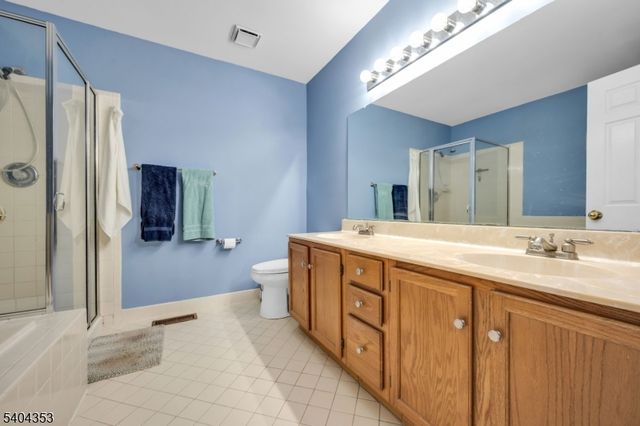 127 Pinehurst Dr, Washington Twp., NJ 07882