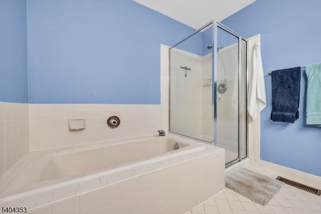 127 Pinehurst Dr, Washington Twp., NJ 07882