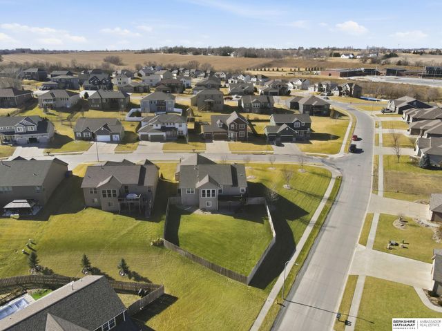 14836 Prairie Star Street, Bennington, NE 68007