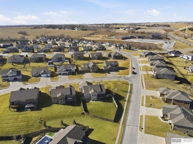 14836 Prairie Star Street, Bennington, NE 68007