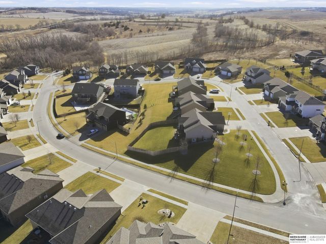 14836 Prairie Star Street, Bennington, NE 68007