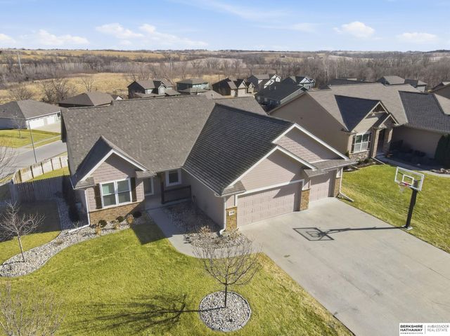 14836 Prairie Star Street, Bennington, NE 68007