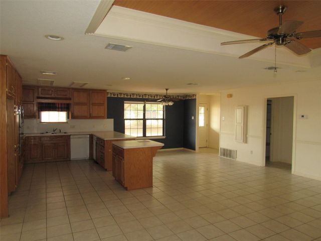 6721 Golinda Drive, Golinda, TX 76655