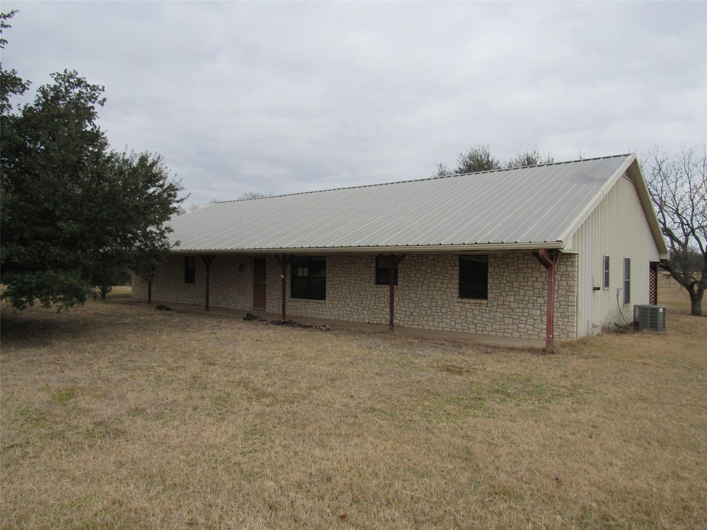 6721 Golinda Drive, Golinda, TX 76655