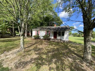 122 Turlington RD, Newport News, VA 23606