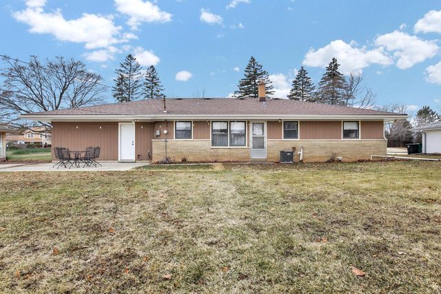 W144N4952 Stone DRIVE, Menomonee Falls, WI 53051