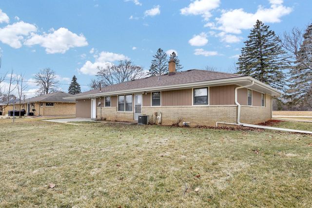 W144N4952 Stone DRIVE, Menomonee Falls, WI 53051