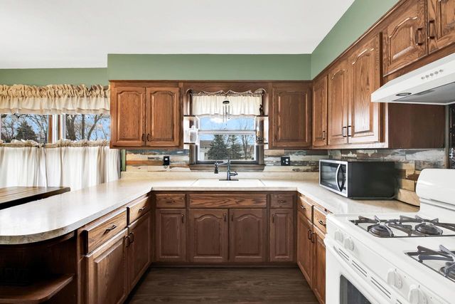 W144N4952 Stone DRIVE, Menomonee Falls, WI 53051