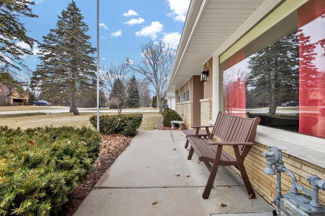 W144N4952 Stone DRIVE, Menomonee Falls, WI 53051