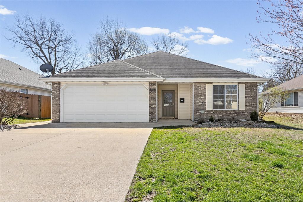 1210 SQUIREWOOD WAY, Columbia, MO 65203