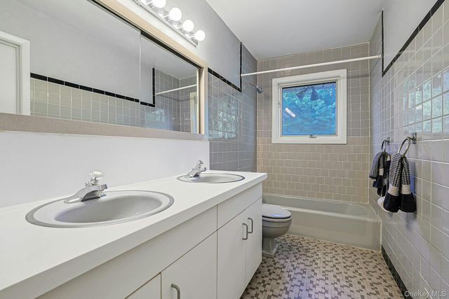 18 Scott Drive, New City, NY 10956