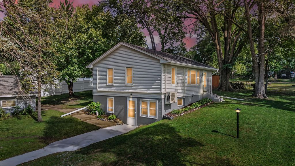 595 Kimball Street NE, Fridley, MN 55432