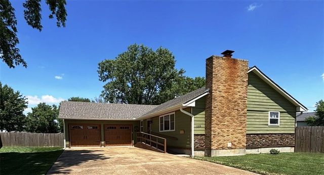 1205 W 14th Street Court, Chanute, KS 66720