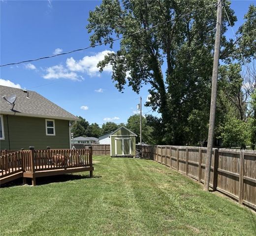 1205 W 14th Street Court, Chanute, KS 66720