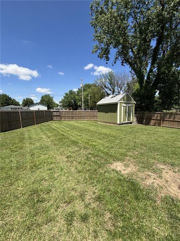 1205 W 14th Street Court, Chanute, KS 66720
