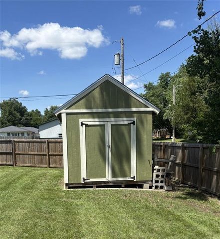 1205 W 14th Street Court, Chanute, KS 66720