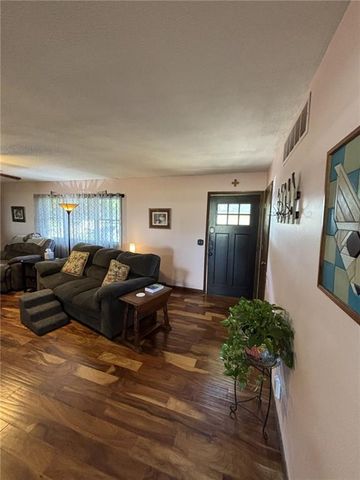 1205 W 14th Street Court, Chanute, KS 66720