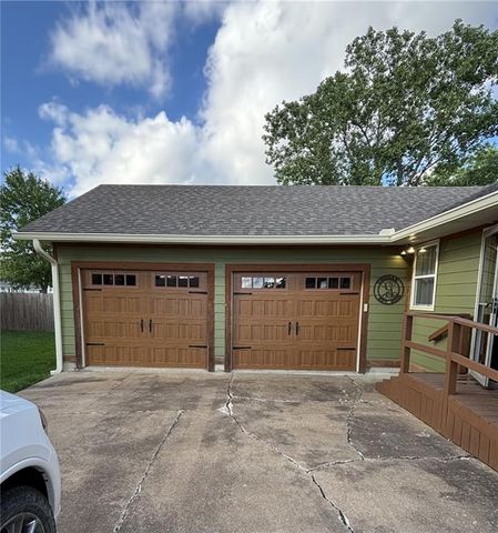 1205 W 14th Street Court, Chanute, KS 66720