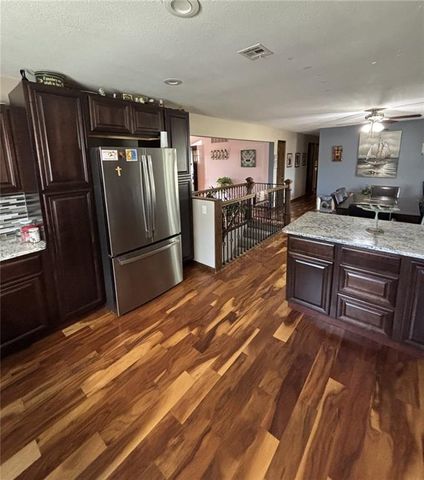 1205 W 14th Street Court, Chanute, KS 66720