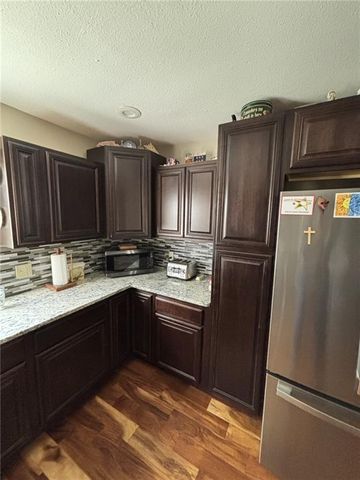 1205 W 14th Street Court, Chanute, KS 66720