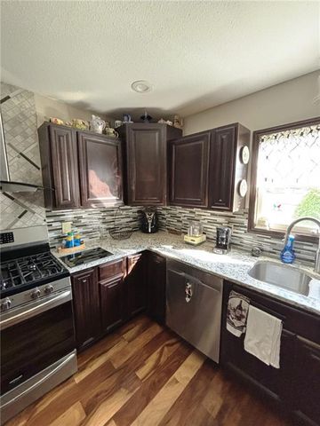 1205 W 14th Street Court, Chanute, KS 66720