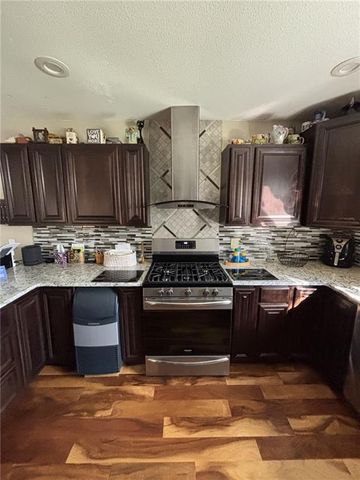 1205 W 14th Street Court, Chanute, KS 66720