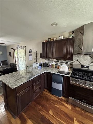 1205 W 14th Street Court, Chanute, KS 66720