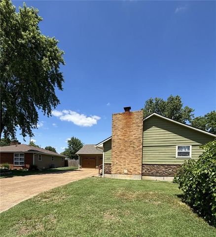 1205 W 14th Street Court, Chanute, KS 66720