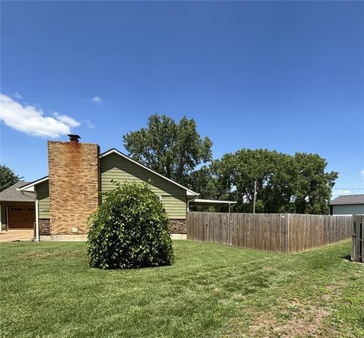 1205 W 14th Street Court, Chanute, KS 66720