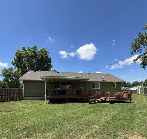 1205 W 14th Street Court, Chanute, KS 66720