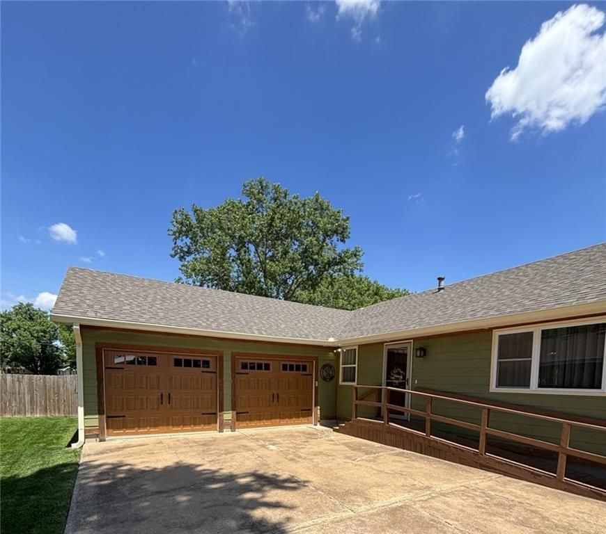 1205 W 14th Street Court, Chanute, KS 66720