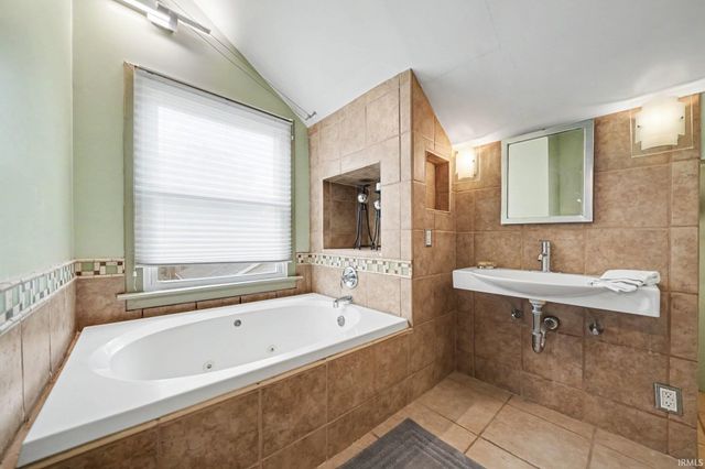 940 Lincoln Way East, Mishawaka, IN 46544