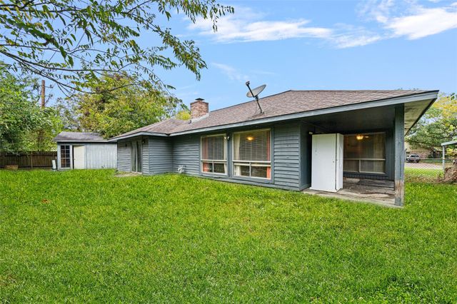 4205 Lariat Drive, Baytown, TX 77521