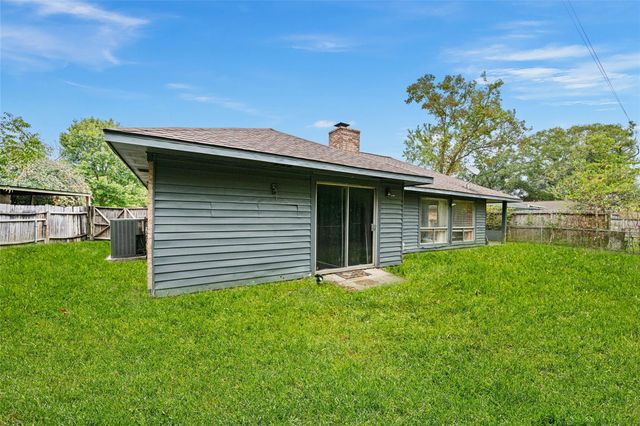 4205 Lariat Drive, Baytown, TX 77521