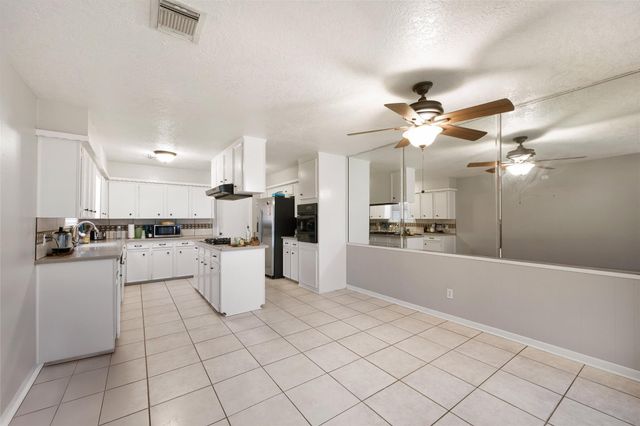 4205 Lariat Drive, Baytown, TX 77521