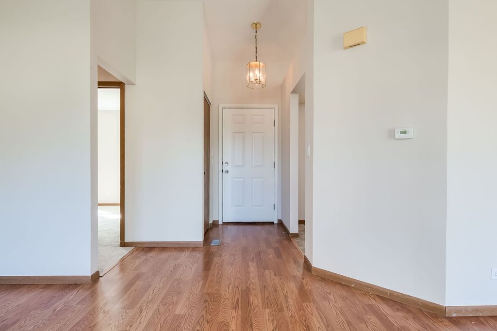 1704 Stratton Pond Lane, Schaumburg, IL 60194 — photo 4