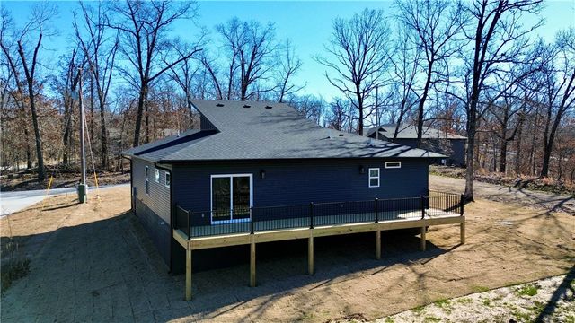 1 Carmarthen Lane, Bella Vista, AR 72715