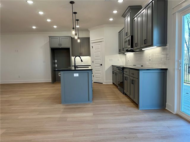 1 Carmarthen Lane, Bella Vista, AR 72715