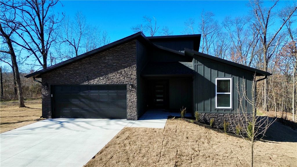 1 Carmarthen Lane, Bella Vista, AR 72715