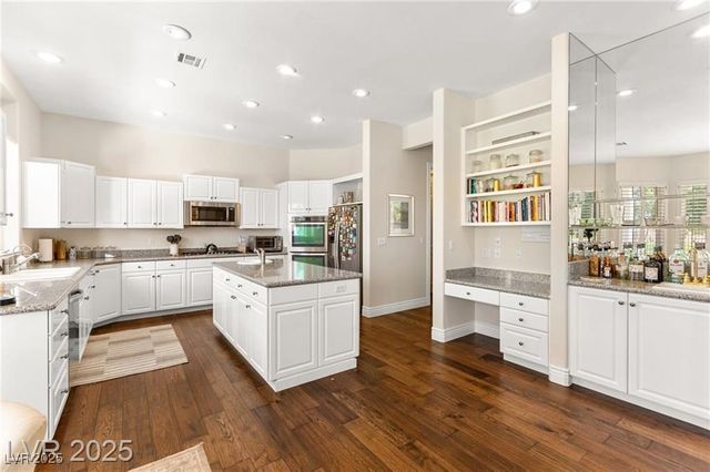 8901 Robinson Ridge Drive, Las Vegas, NV 89117