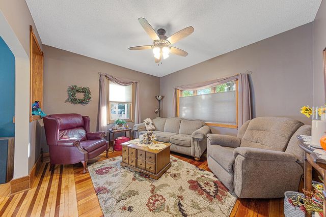 210 4th Street S, Gaylord, MN 55334