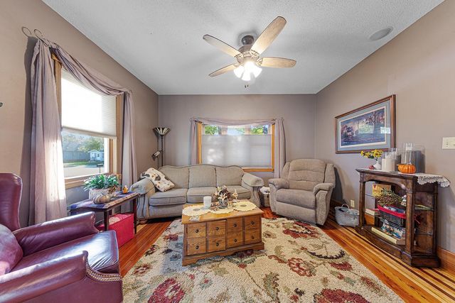 210 4th Street S, Gaylord, MN 55334